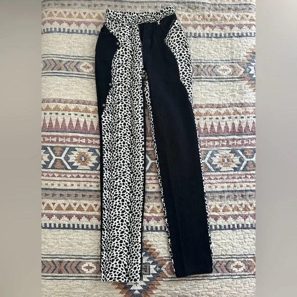 Western Ethics Black and White Print Jean with silver conchos - Picture 3 of 6